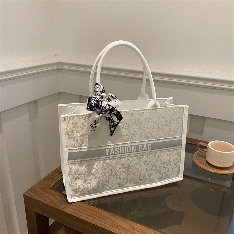 Luxury Bags Reseller - Lüks Zarif Kadın Tote Çantası İşlemeli